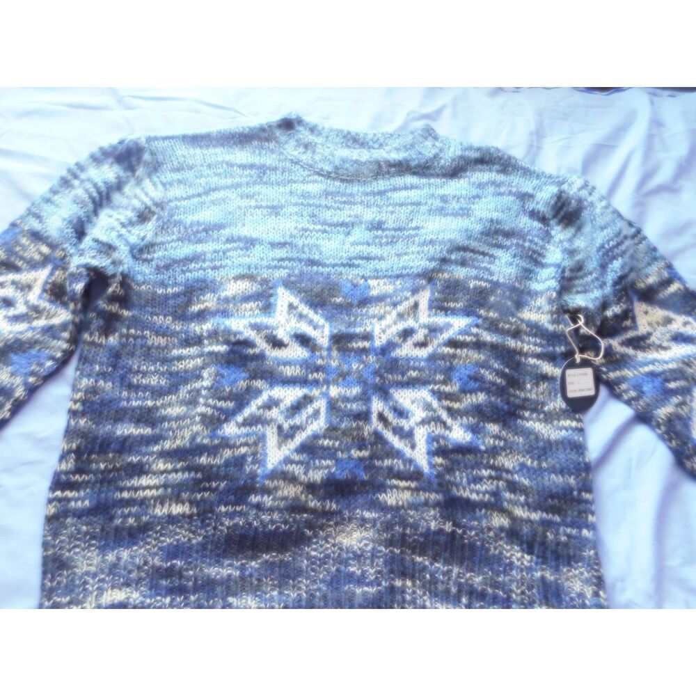 Cocobleu Fuzzy Sweater Large Cozy Geometic Print in Blues L New with Tags